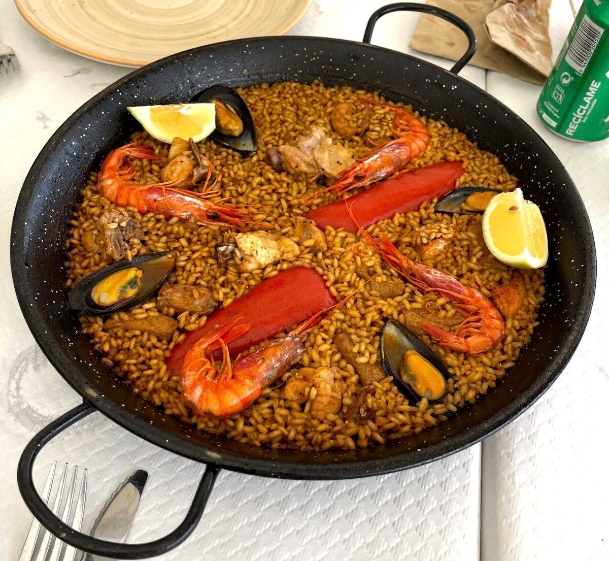 Seafood paella
